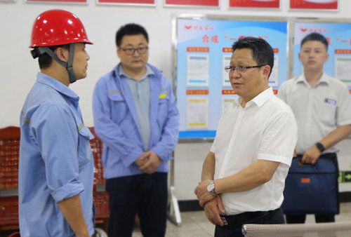集團領導看望慰問離退休黨員、基層困難黨員和年輕黨員(圖1)