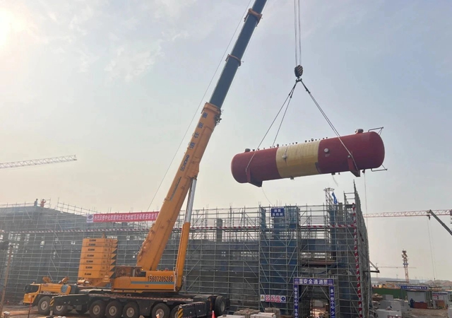 首臺(tái)大型設(shè)備“落戶”，氯堿新能源項(xiàng)目吹響工程設(shè)備安裝新號(hào)角！