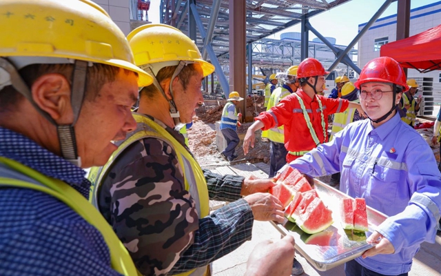 酷暑送清涼，關(guān)懷沁人心！宜化田家河園區(qū)全力保障職工高溫作業(yè)安全