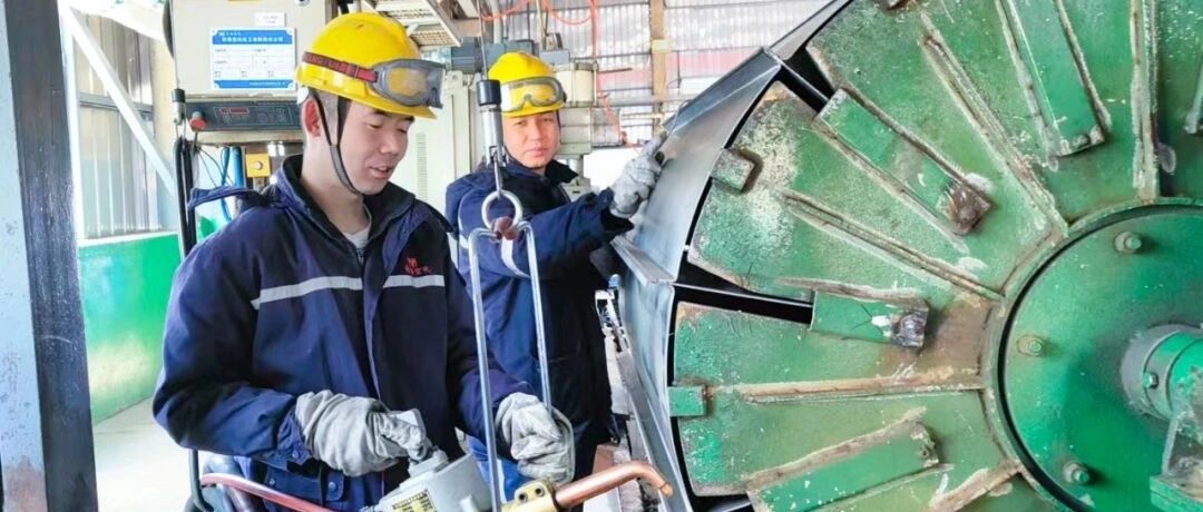 青海宜化電石分廠電極殼班：加強標(biāo)準(zhǔn)化建設(shè)，保障電石爐長周期穩(wěn)定運行